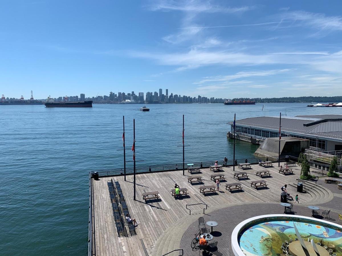 The Lonsdale Quay Hotel North Vancouver Exterior foto