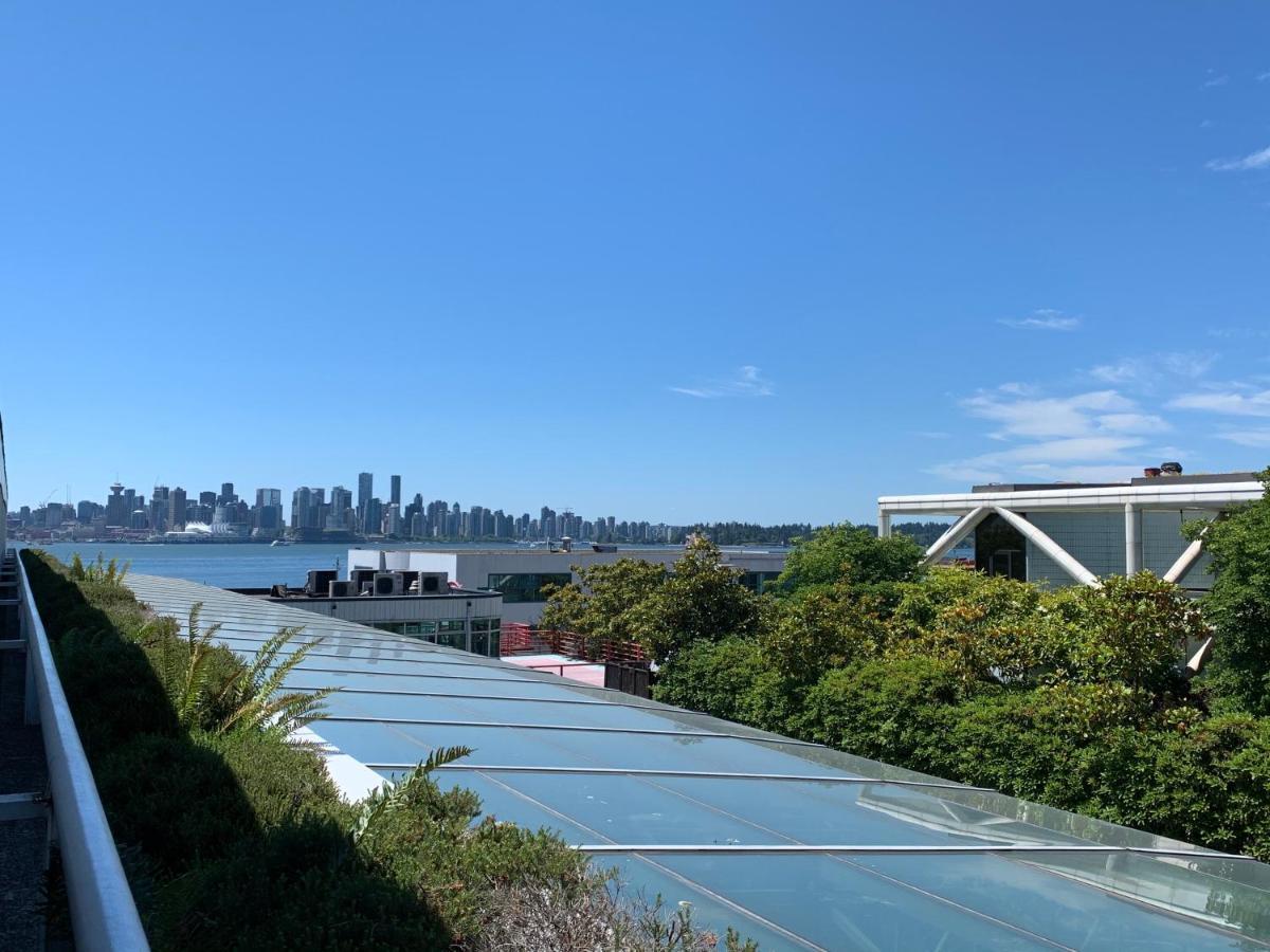 The Lonsdale Quay Hotel North Vancouver Exterior foto