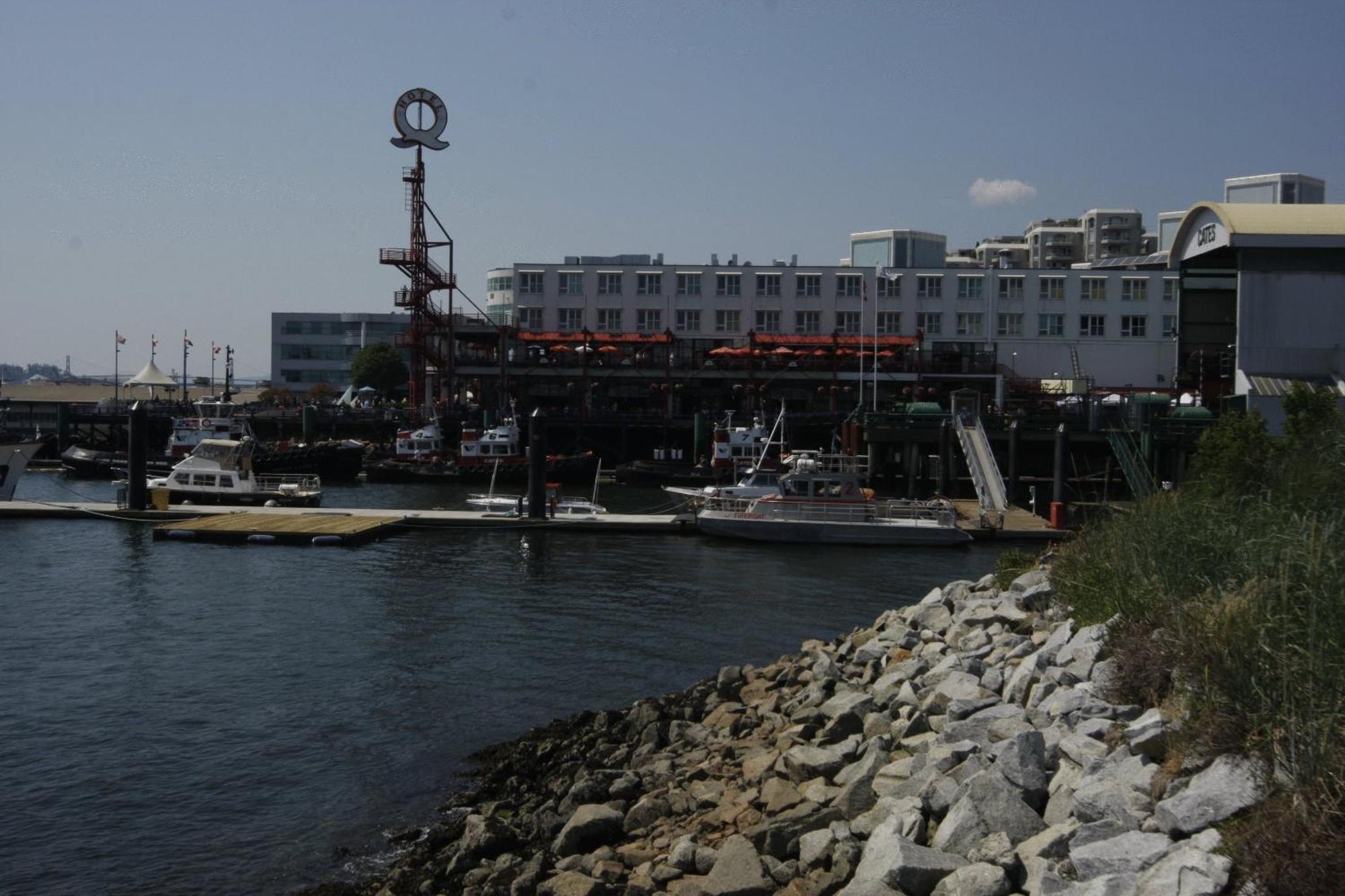 The Lonsdale Quay Hotel North Vancouver Exterior foto